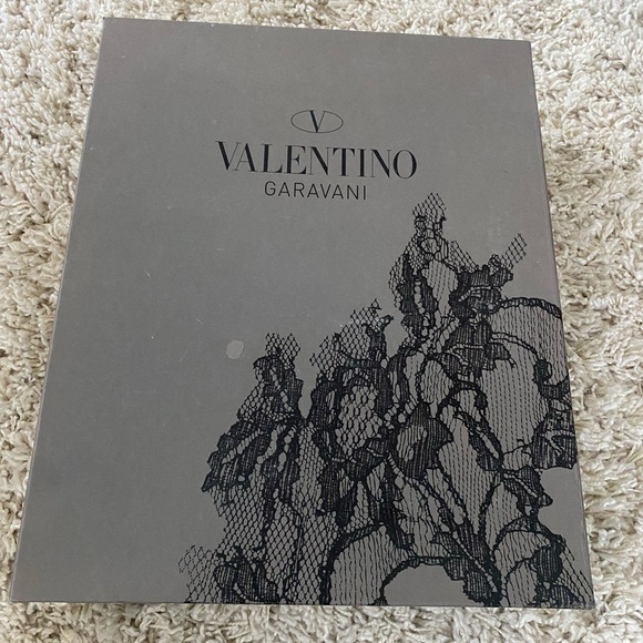 Valentino Garavani laced pattern rubber boots - Picture 3 of 11